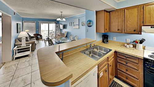 Pelicans Watch 203 3BR 2BA Oceanfront Condo near popular Shore Drive - image 8