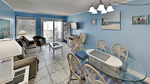 Pelicans Watch 203 3BR 2BA Oceanfront Condo near popular Shore Drive - image 9