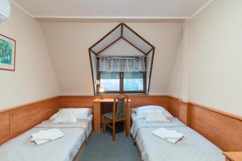 2 twin beds