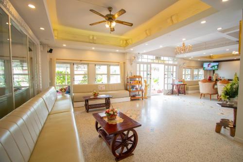 Facilities, Anchalee Resort in Bang Saphan