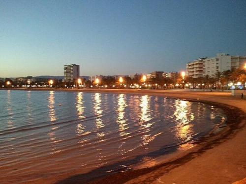 Primera linea de mar. Apartamento turistico Salou
