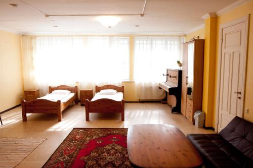 2 bedrooms, 4 beds
