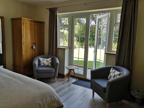 White Cottage B and B - The Delph