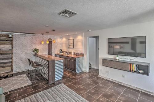 Serene Havasu Oasis Newly Remodeled with Views - image 2
