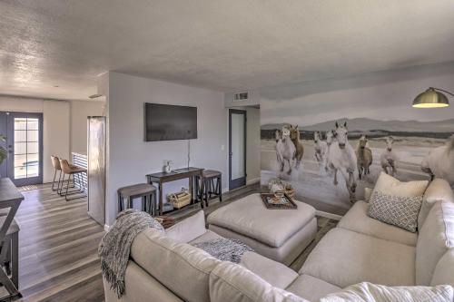 Serene Havasu Oasis Newly Remodeled with Views - image 3