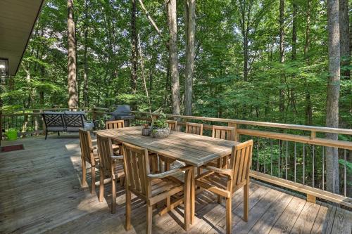 Evolve Luxurious Cabin with Porch and Pool Access! in Powderhorn Mountain, USA