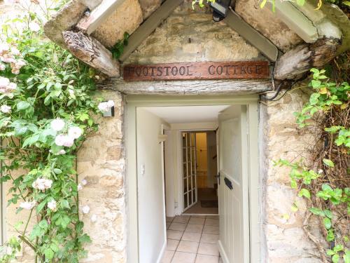 Footstool Cottage in Fulbrook