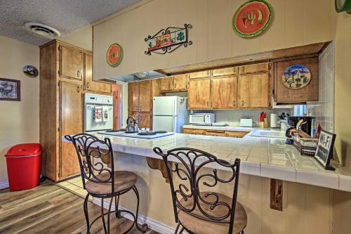 Charming Home, 8 Mi to Joshua Tree Natl Park in Yucca Valley, USA