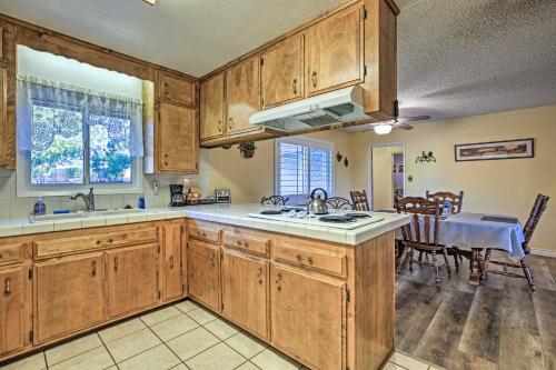 Charming Home, 8 Mi to Joshua Tree Natl Park in Yucca Valley, USA