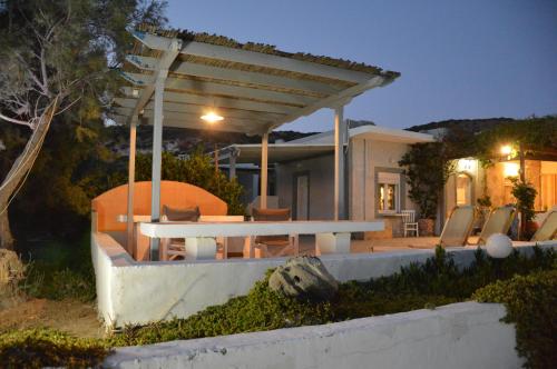 ทัศนียภาพภายนอกโรงแรม, Avgerinou Studios in เกาะมีลอส
