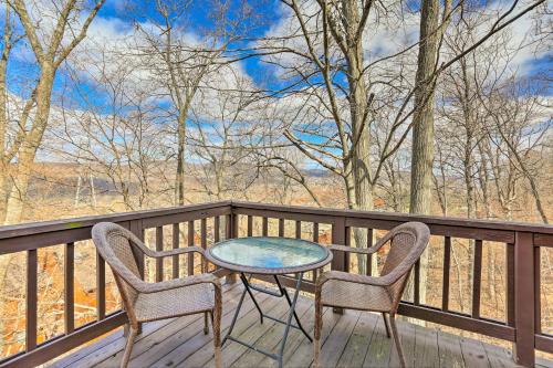 Mountain Creek Condo with Grill Walk to Lifts! in Vernon, USA