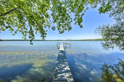 Renovated Family Cottage with Treehouse and Dock!