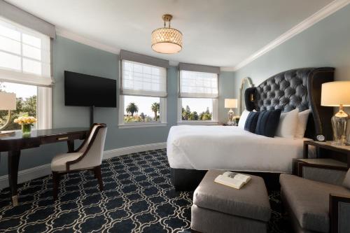 307672551 Claremont Resort & Club