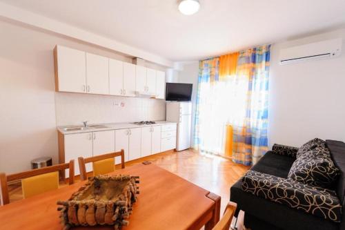 A3 - apt with 2 balconies 5 min walking to beach 