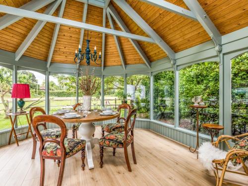 Kert, Pass the Keys Pretty Three Bedroomed home near the Beach in Birdham