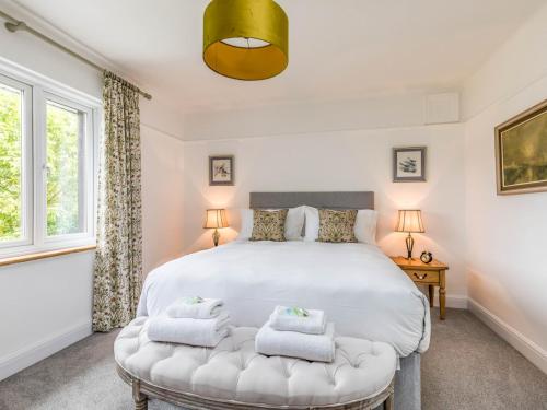 Pass the Keys Pretty Three Bedroomed home near the Beach in Birdham