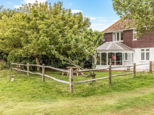 A szálláshely kívülről, Pass the Keys Pretty Three Bedroomed home near the Beach in Birdham