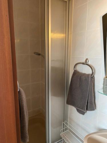 Twin Room with Private Bathroom image 9