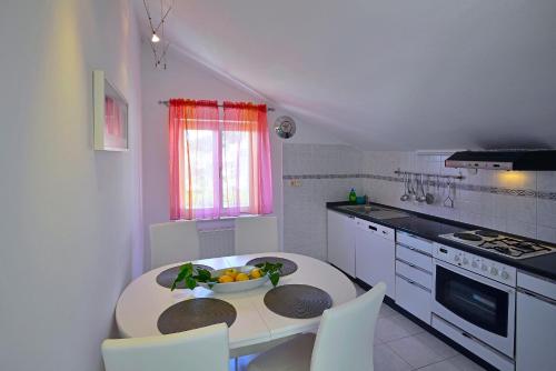 Apartments Viskovic Margita Room Type - Two-Bedroom Apartment with Sea View (4 Adults) - Attic