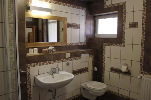 One-Bedroom Apartment image 4