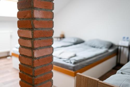 1 double bed, 2 twin beds