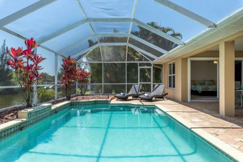 The Joint Venture - Cape Coral - Roelens Vacations detail