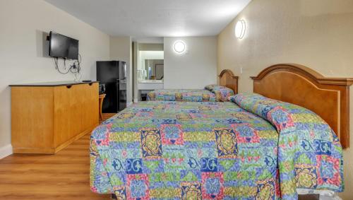 Studios and Suites 4 Less Emporia - image 13