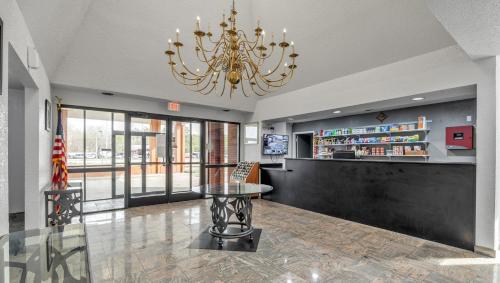 ล็อบบี้, สตูดิโอ แอนด์ สวีท 4 เลสส์ เอ็มโพเรีย (Studios and Suites 4 Less Emporia) in เอมโพเรีย (VA)