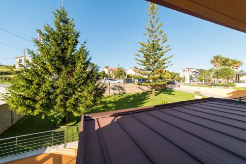 Double or Twin Room with Garden View image 5