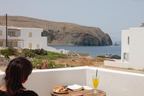 V-rooms in Milos Cyclades