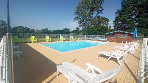 Camping Des Papillons - Hotel - Lalizolle