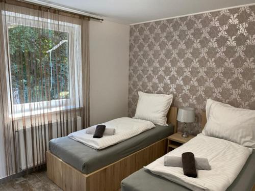 2 bedrooms, 4 beds