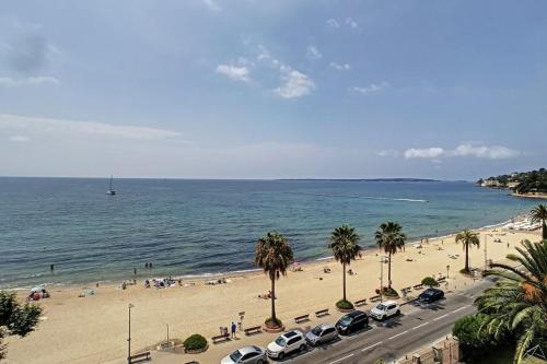 2 rooms large terrace with panoramic sea view Golfe Juan gîte à louer Golfe-Juan