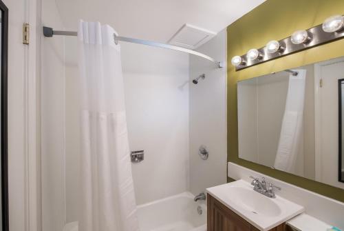 Americas Best Value Inn-Painted Post - image 7