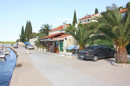 Apartments by the sea Maslinica Solta - 5188 - image 14