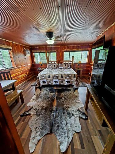 Log Cabin Inn in Eureka Springs, USA