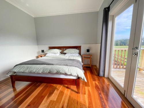 THE GELLI HOUSE-A RESTORED OLD FARM HOUSE in Gellibrand