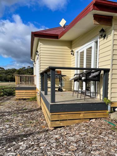 THE GELLI HOUSE-A RESTORED OLD FARM HOUSE in Gellibrand