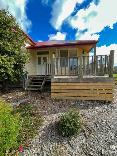 THE GELLI HOUSE-A RESTORED OLD FARM HOUSE in Gellibrand