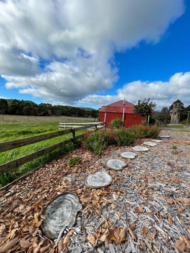 THE GELLI HOUSE-A RESTORED OLD FARM HOUSE in Gellibrand