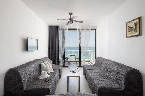 Grand Dodo's Triada Seaview Studios - Accommodation - Agia Triada