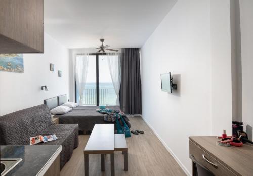 Grand Dodo's Triada Seaview Studios 2