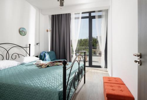 Grand Dodo's Triada Seaview Studios 3