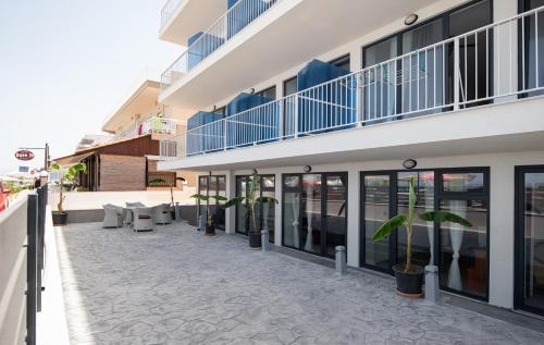 Grand Dodo's Triada Seaview Studios 2