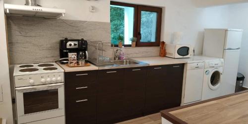 Къща за гости Вила Отдих Vila Otdih in เอพริลตซิ