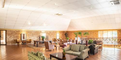 Pub/Lounge, Willows Garden Hotel Potchefstroom in Grimbeek Park