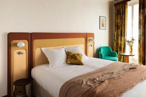 room detail thumbnail 2