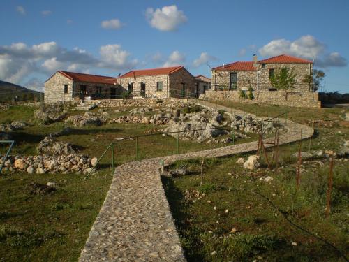  Arachovitika Kalivia in Karyes