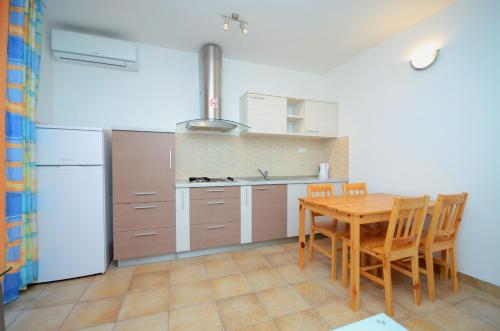 A2 - apt with 2 balconies 5 min walking to beach