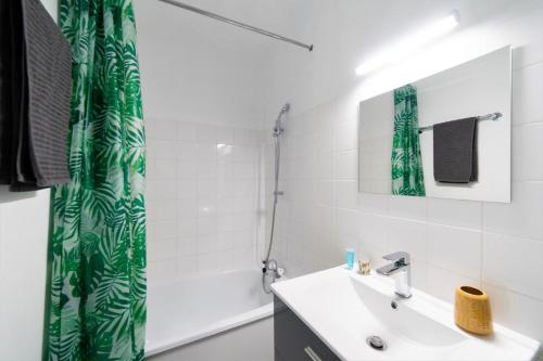 Bathroom, JANA HOUSE - HYPERCENTRE - GARE - NETFLIX in Toulouse